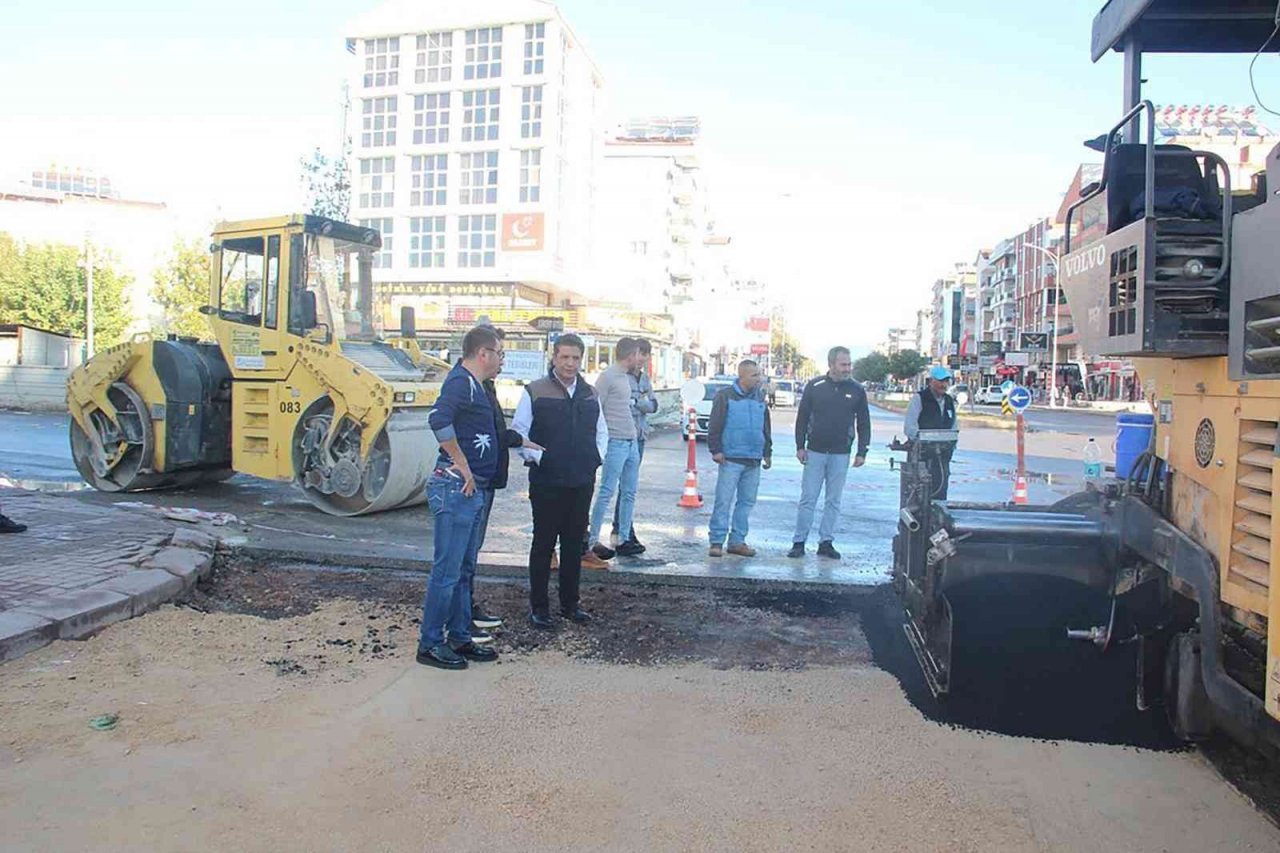Döşemealtı’nda Atatürk Caddesi’ne sıcak asfalt
