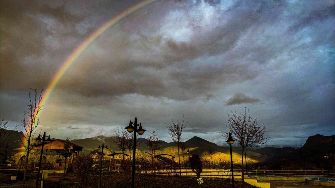 Sakin Şehir Şavşat’ta gökkuşağının eşsiz manzarası