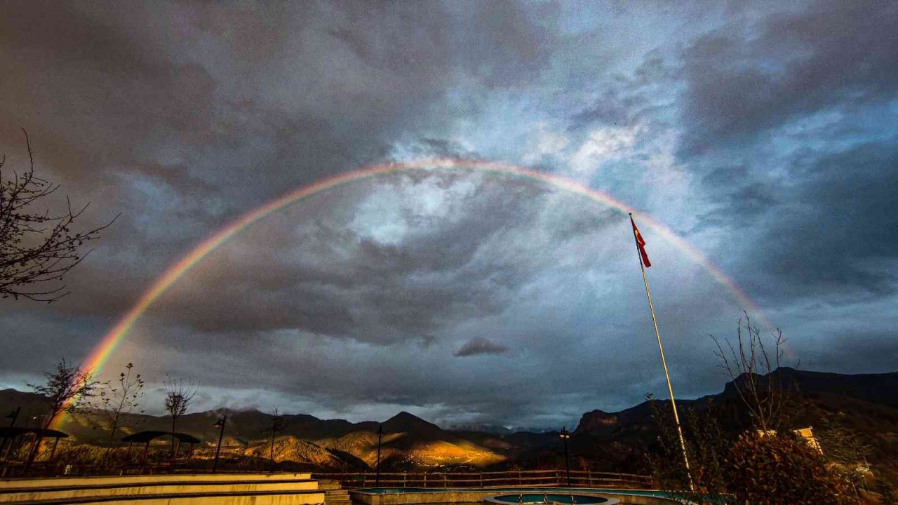 Sakin Şehir Şavşat’ta gökkuşağının eşsiz manzarası