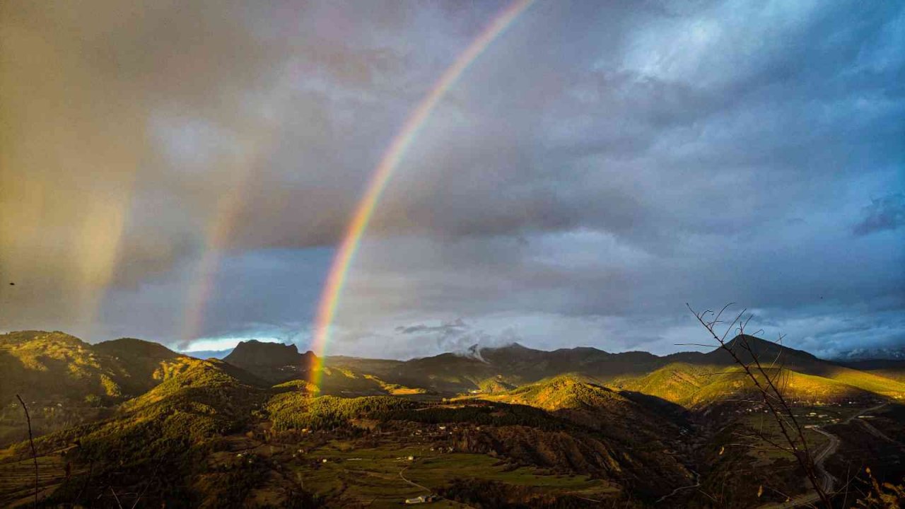 Sakin Şehir Şavşat’ta gökkuşağının eşsiz manzarası