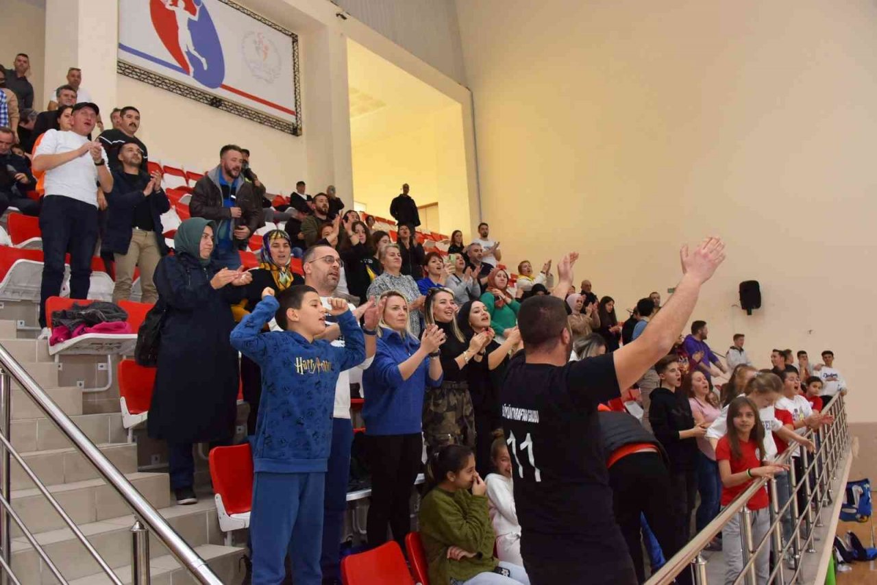 Bozüyük Belediyesi Eğitim ve Spor Kulübü: 3 , Eskişehir Tepebaşı Gençlik Spor: 0