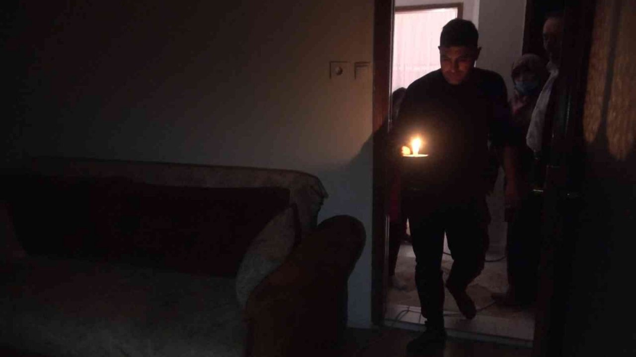 Ev sahibi çıkarmak istediği kiracılarını karanlıkta susuz ve elektriksiz bıraktı