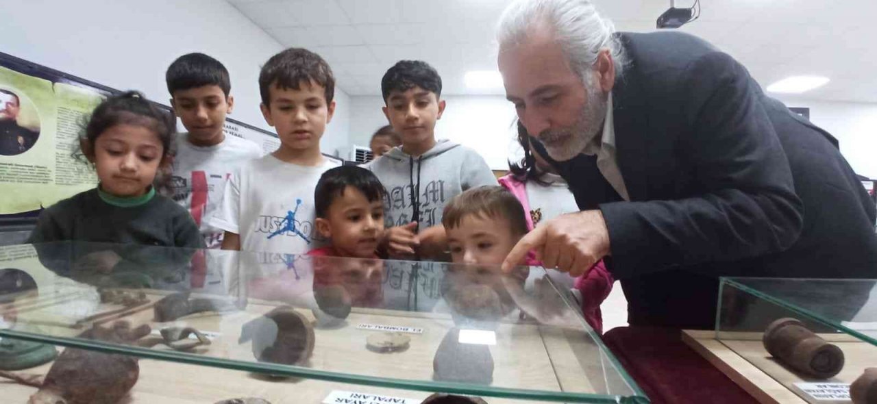 Çanakkale Gezici Müzesi Mersin’de büyük ilgi gördü