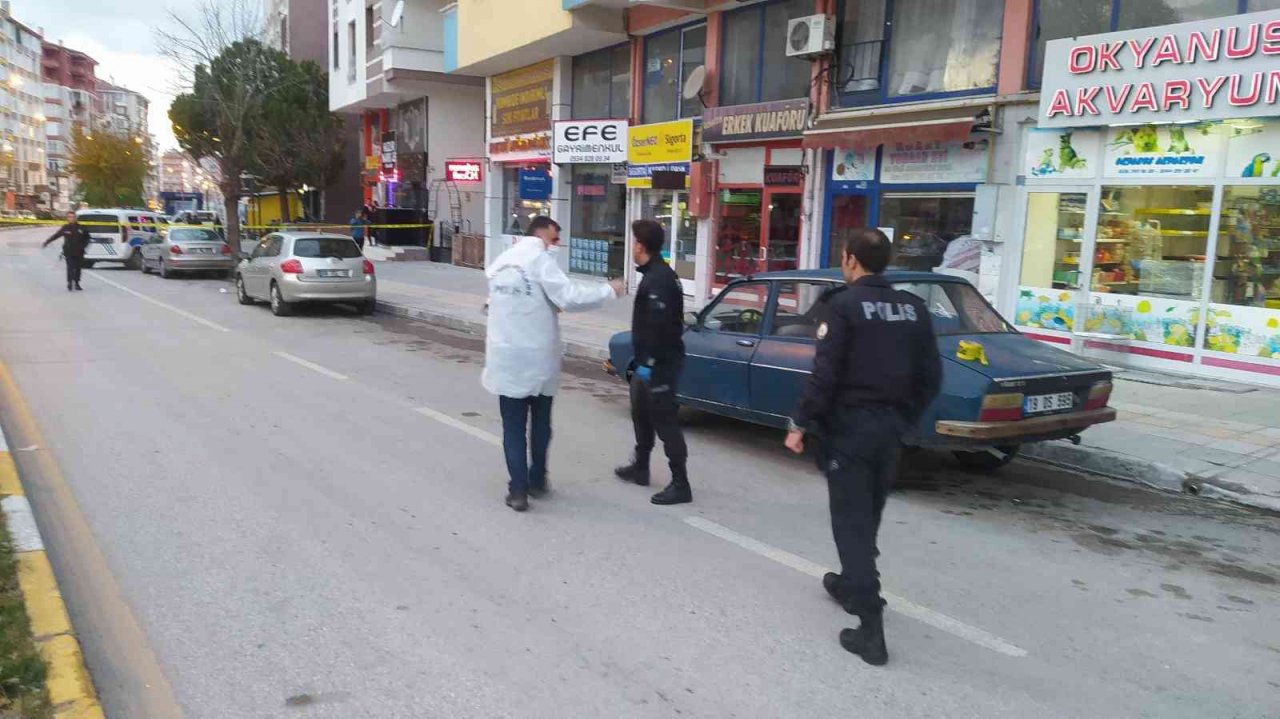 Tartıştığı kişiyi sokak ortasında silahla vurdu