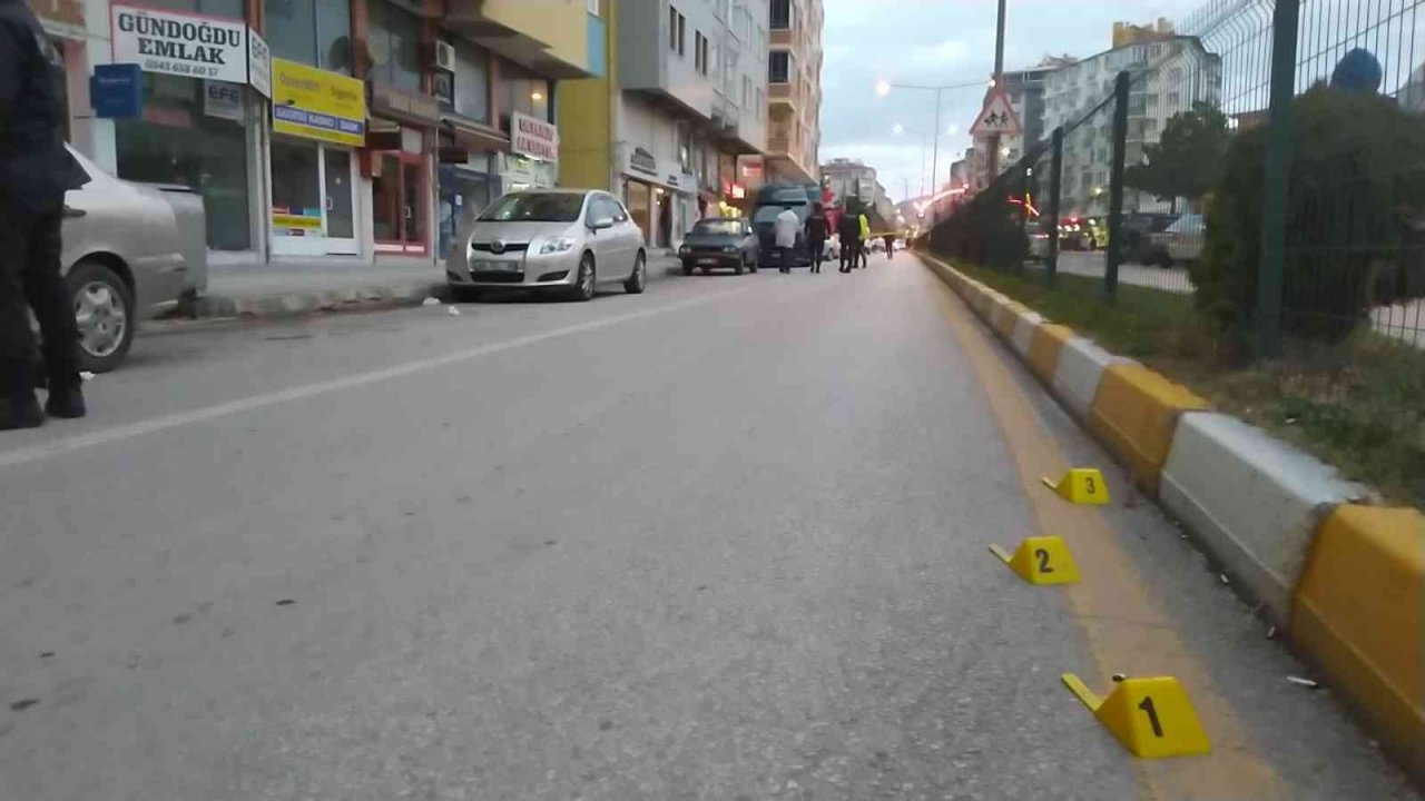 Tartıştığı kişiyi sokak ortasında silahla vurdu