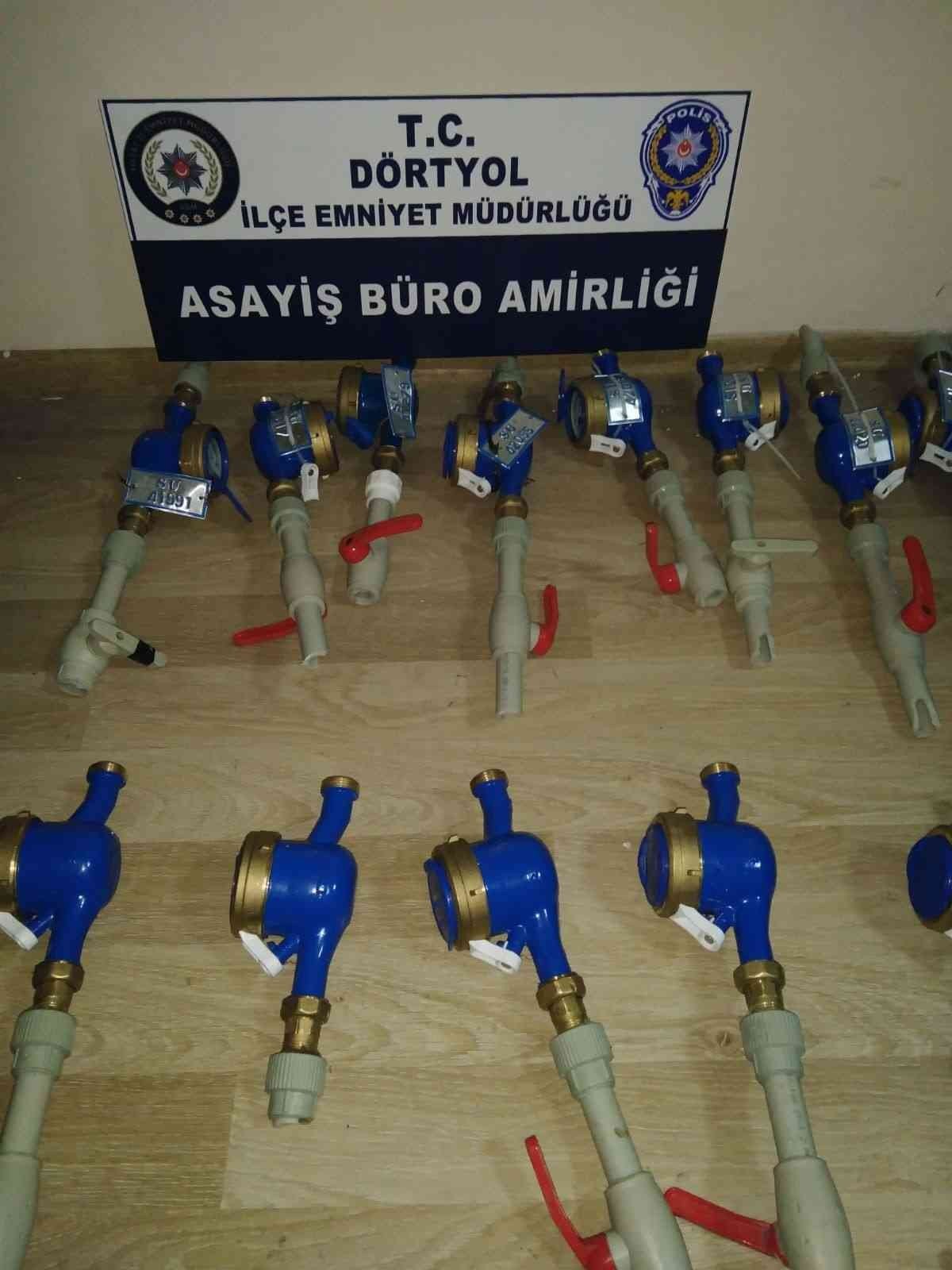 Hırsızlık şüphelisi 5 şahıs, çaldıkları su sayaçlarıyla yakalandı