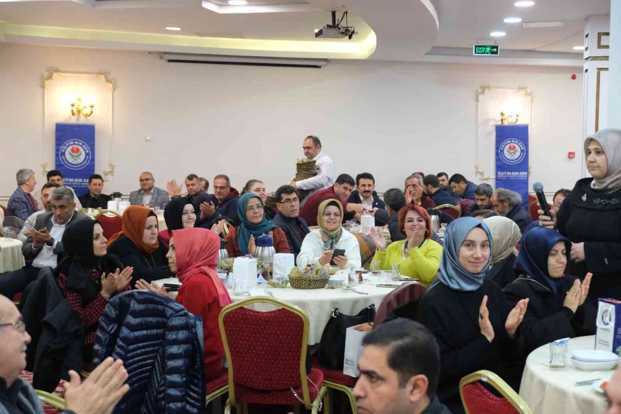 Eğitim Bir-Sen, sözleşmeli ve ücretli öğretmenlik istihdamına karşı