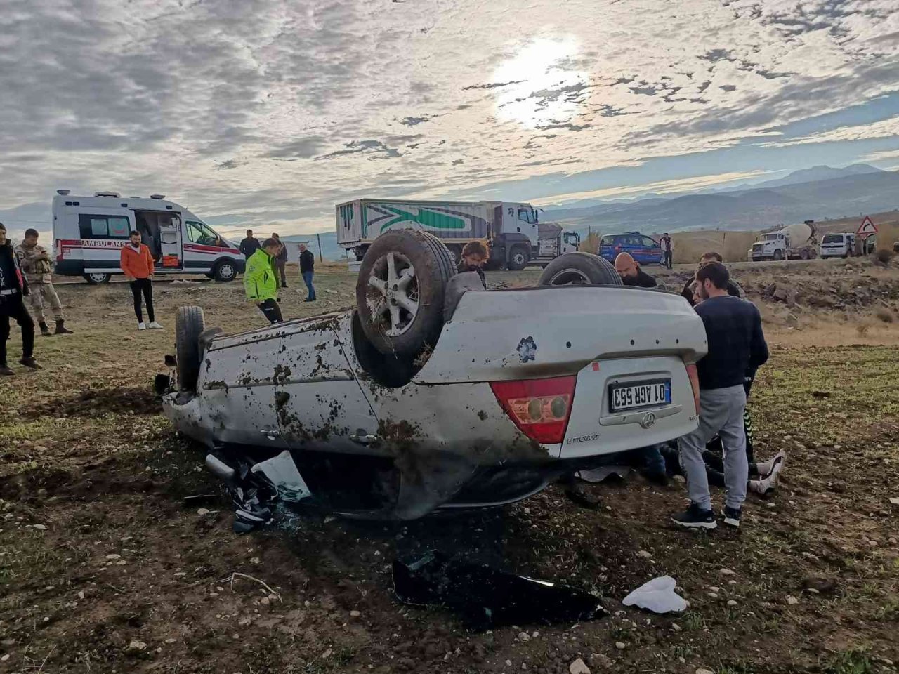 Elazığ’da otomobil takla attı: 2 yaralı