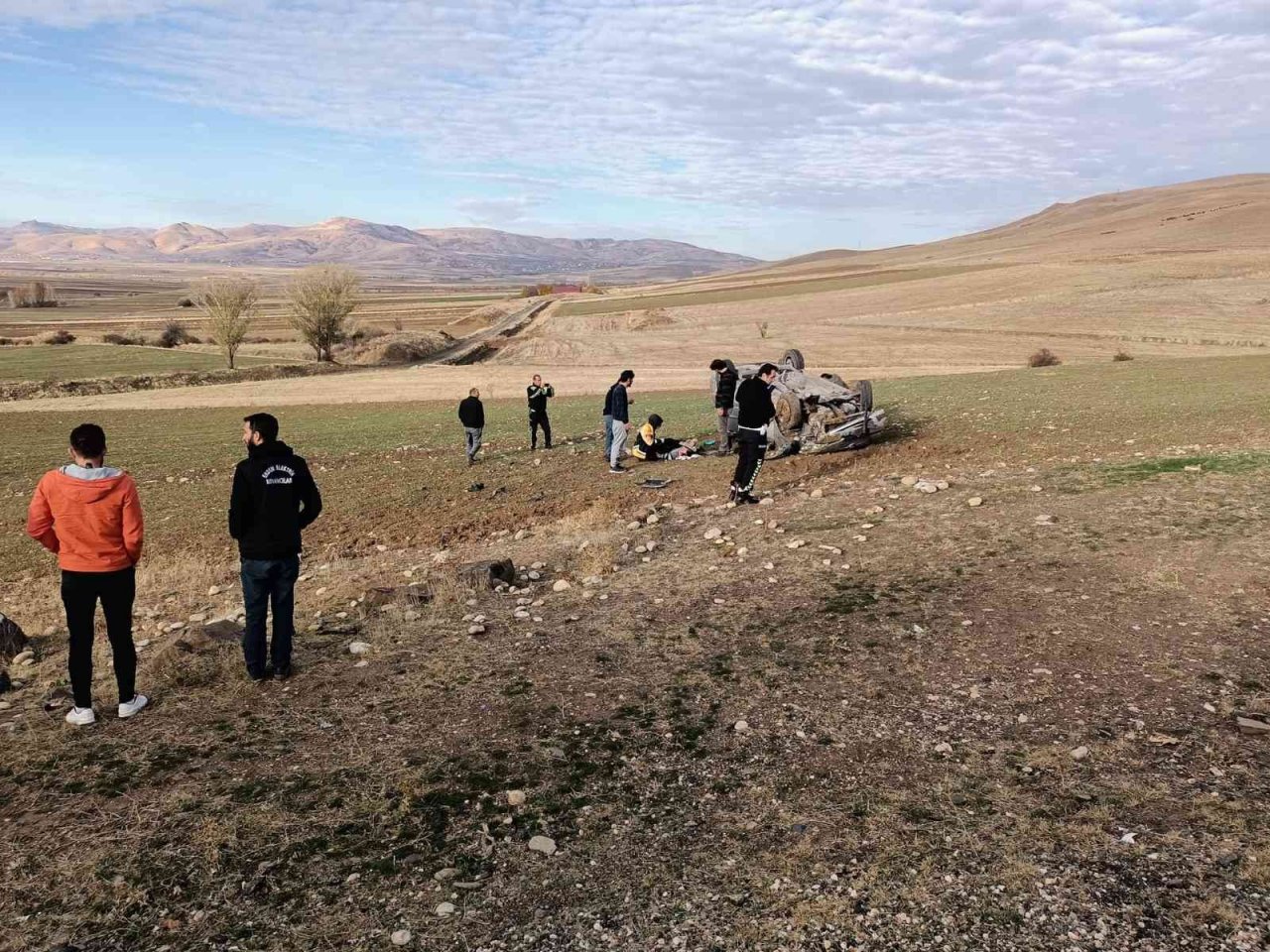 Elazığ’da otomobil takla attı: 2 yaralı