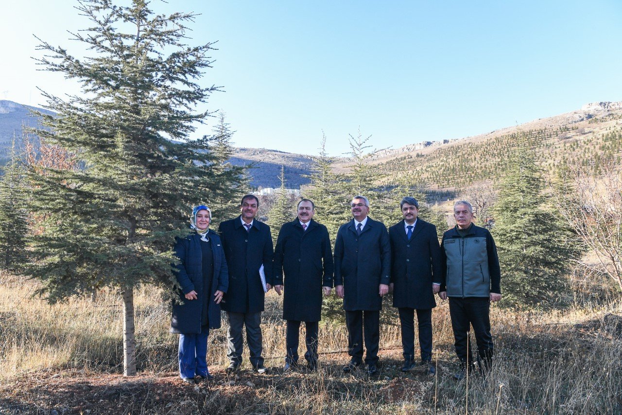 Eroğlu’ndan Dünya Kayısı Ticaret Merkezine övgü