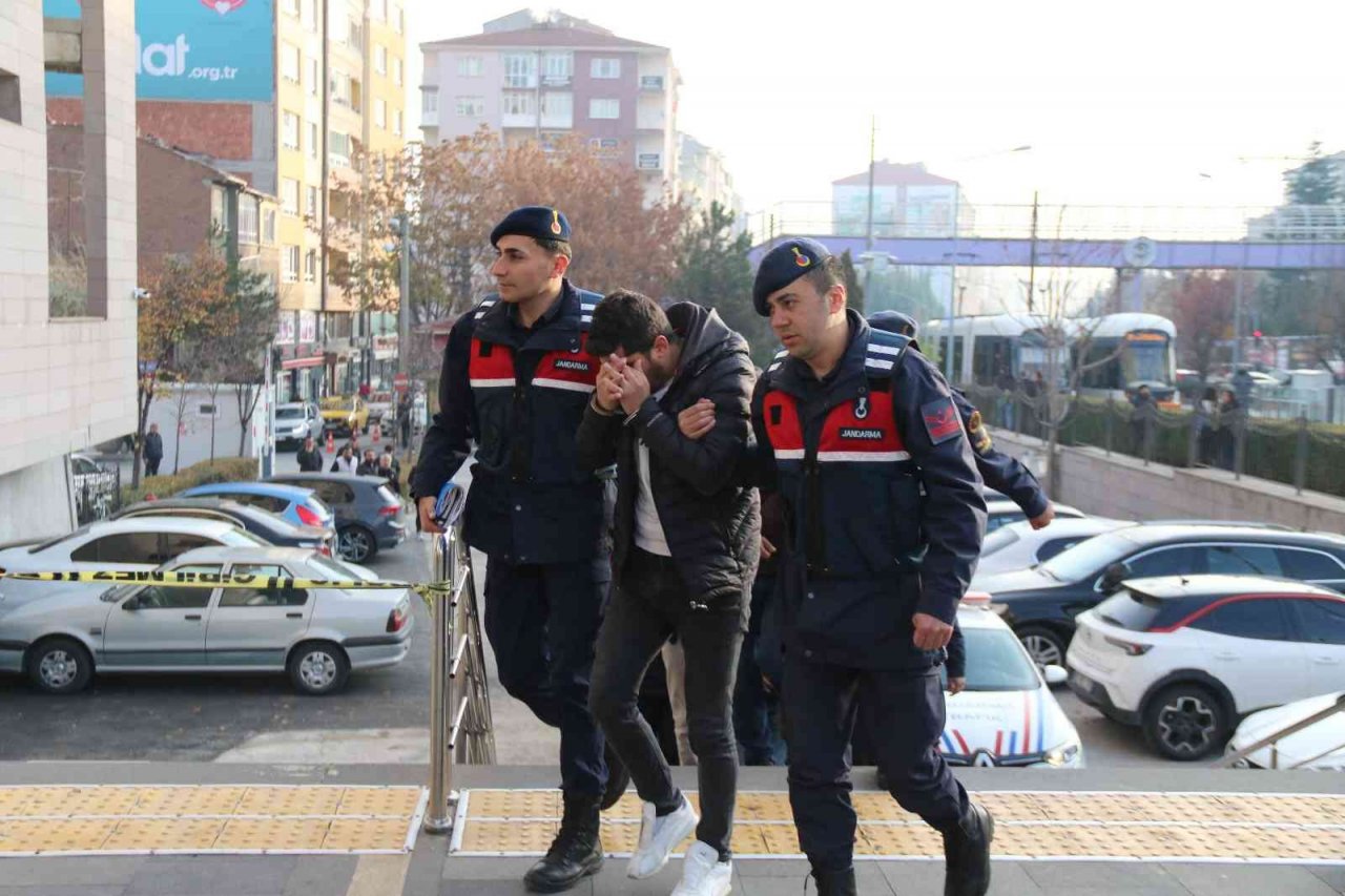 100 milyon TL’lik kablo çaldıkları belirlenen 20 şüpheli adliyede