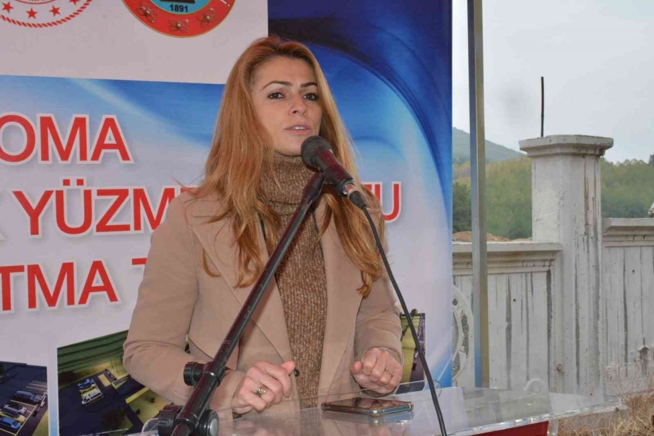 Soma’da yarı olimpik yüzme havuzunun temeli atıldı