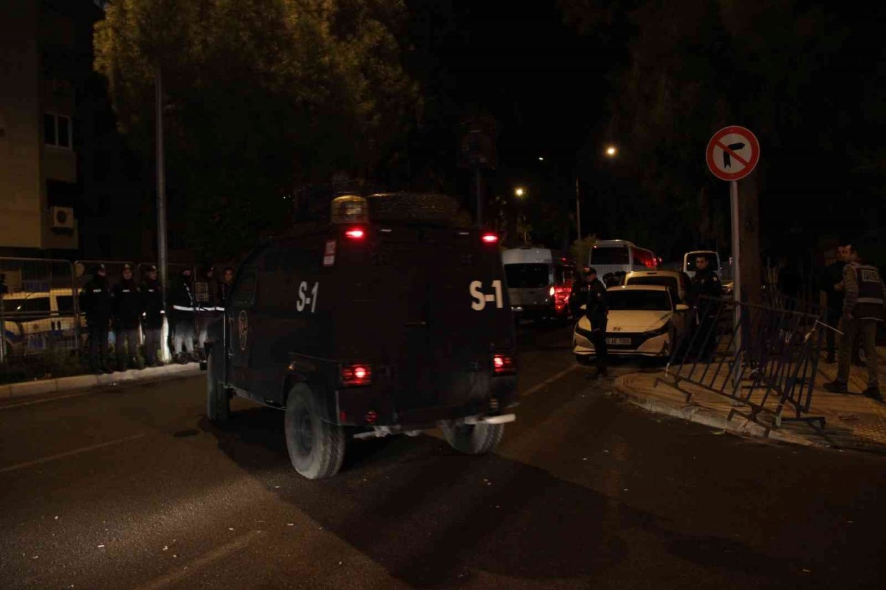 Altaylı taraftarlar 7 saat sonra stattan ayrıldı