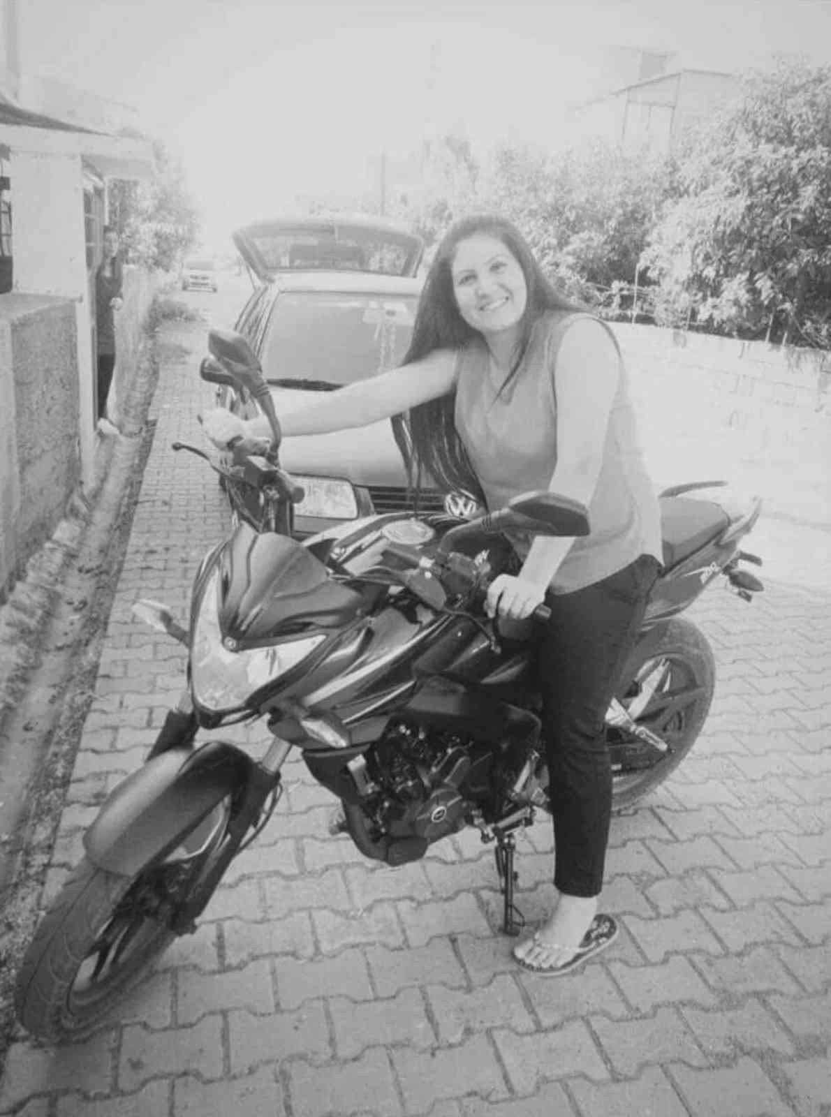 Öldürülen karısının cenazesini teslim aldı