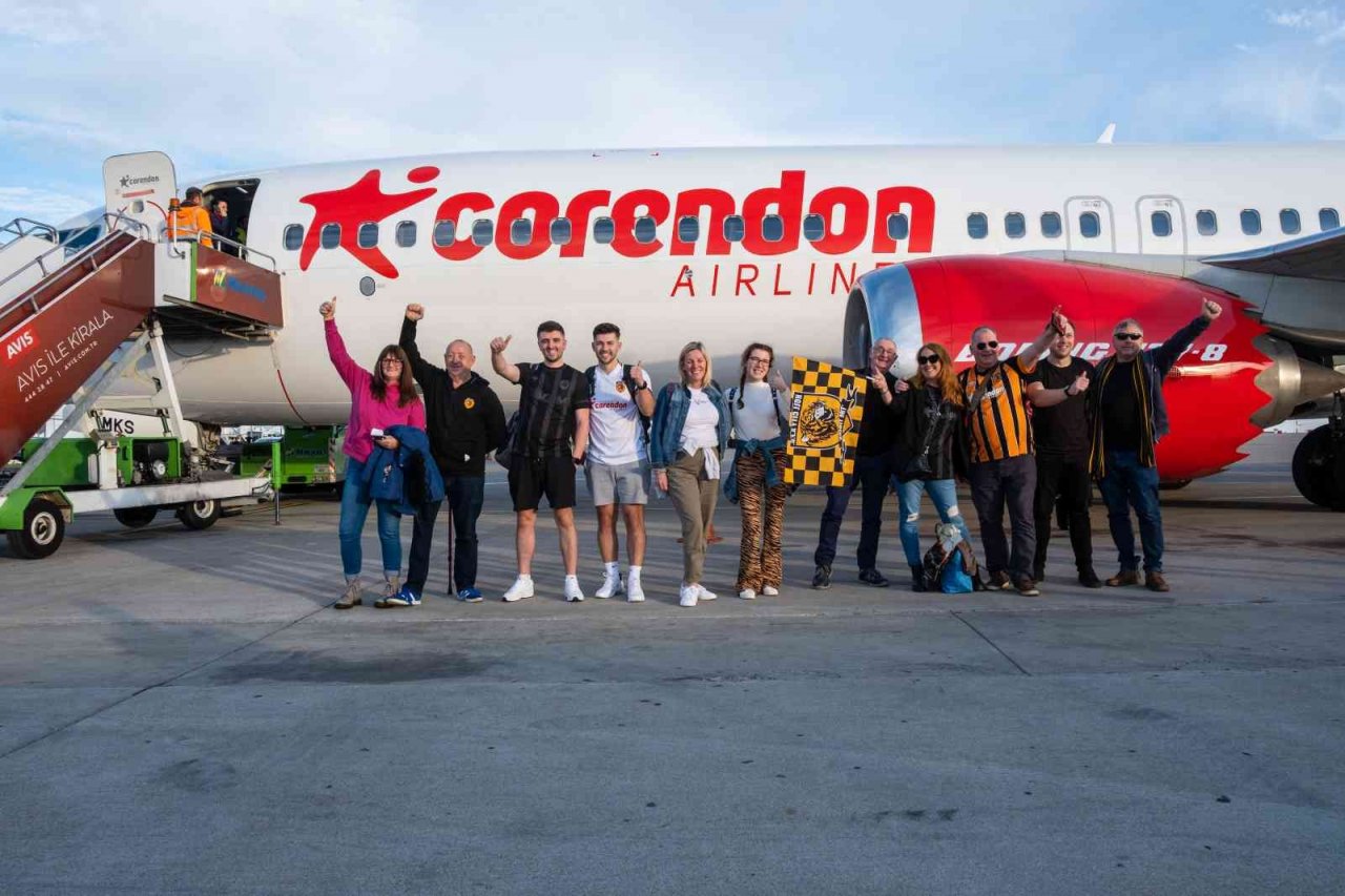 Hull City yüzlerce taraftarıyla Antalya’ya geldi