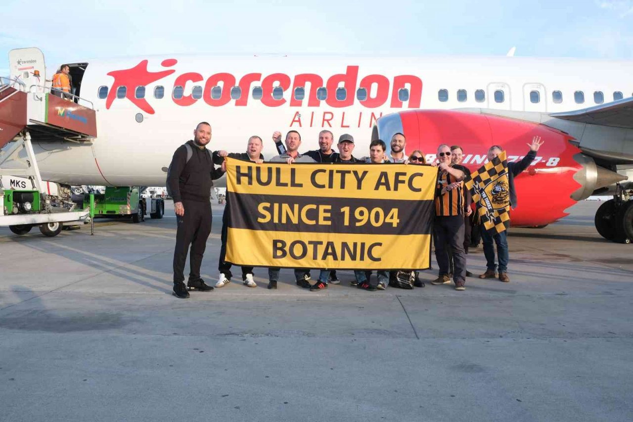 Hull City yüzlerce taraftarıyla Antalya’ya geldi