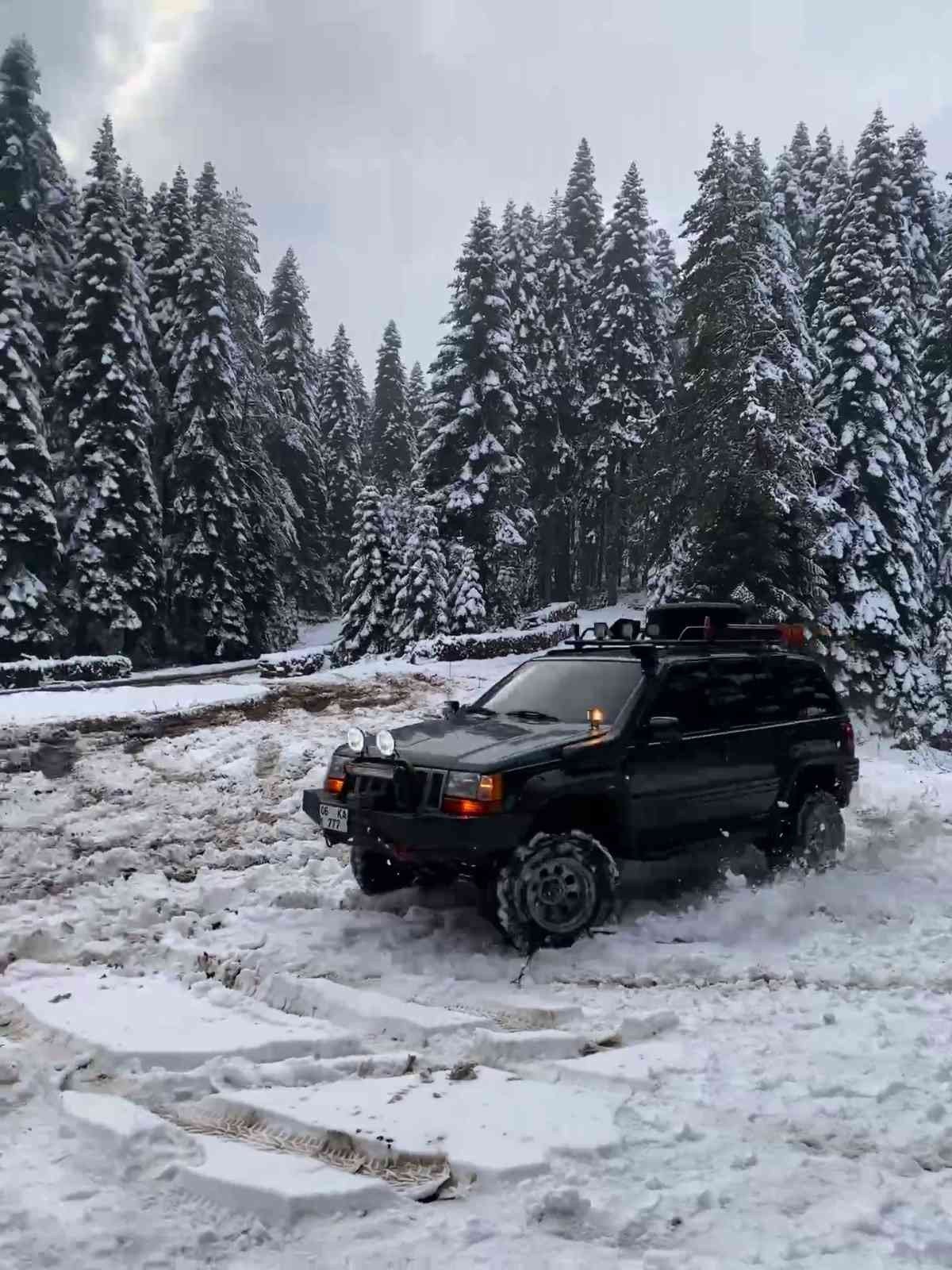 Doğa tutkunları karın keyfini araçlarıyla çıkardı