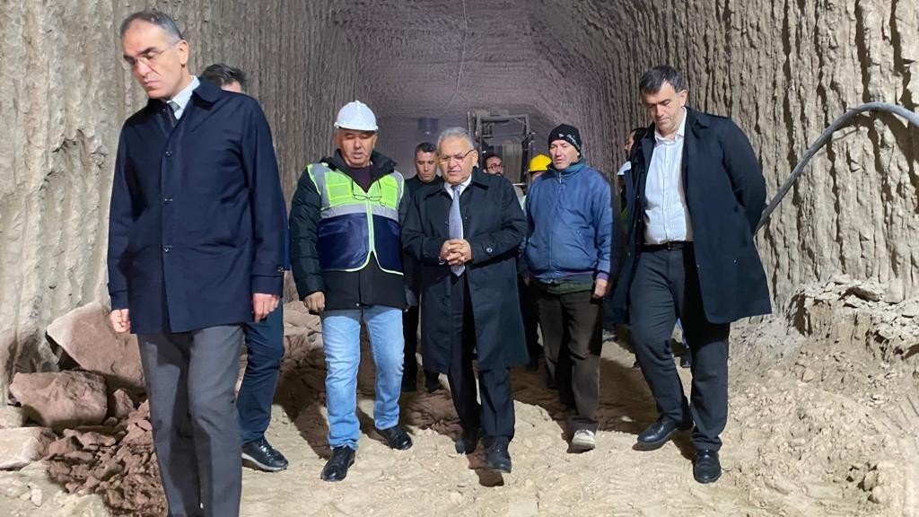 Başkan Büyükkılıç, yapımı devam eden kayadan oyma müzeyi inceledi