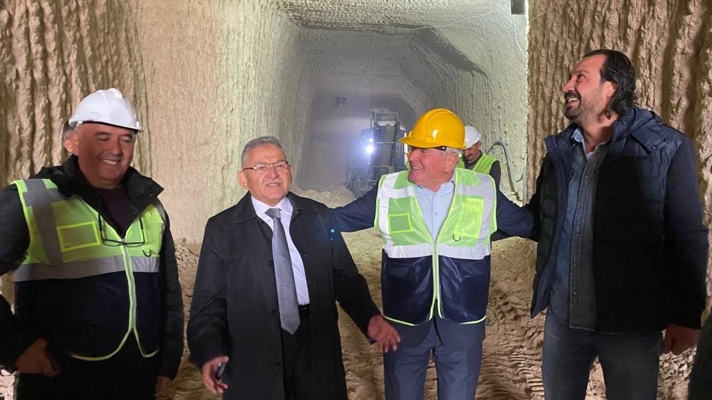 Başkan Büyükkılıç, yapımı devam eden kayadan oyma müzeyi inceledi