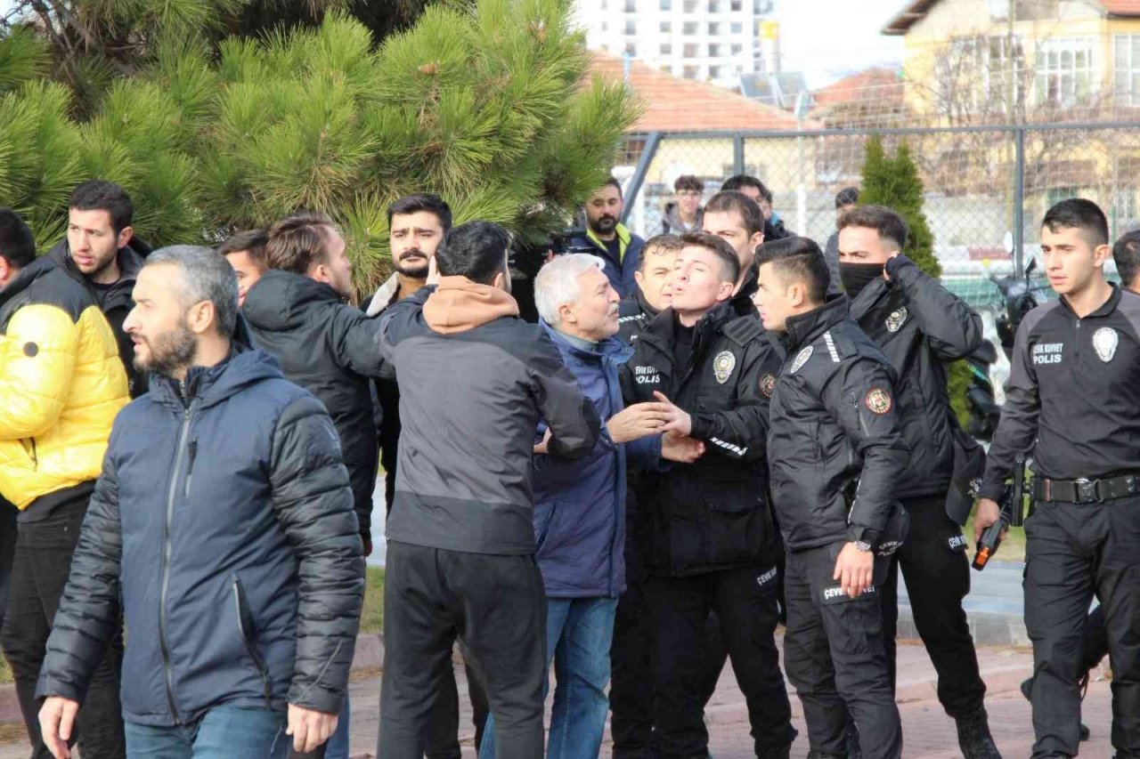 Saha içerisindeki gerginlik kavgaya dönüştü