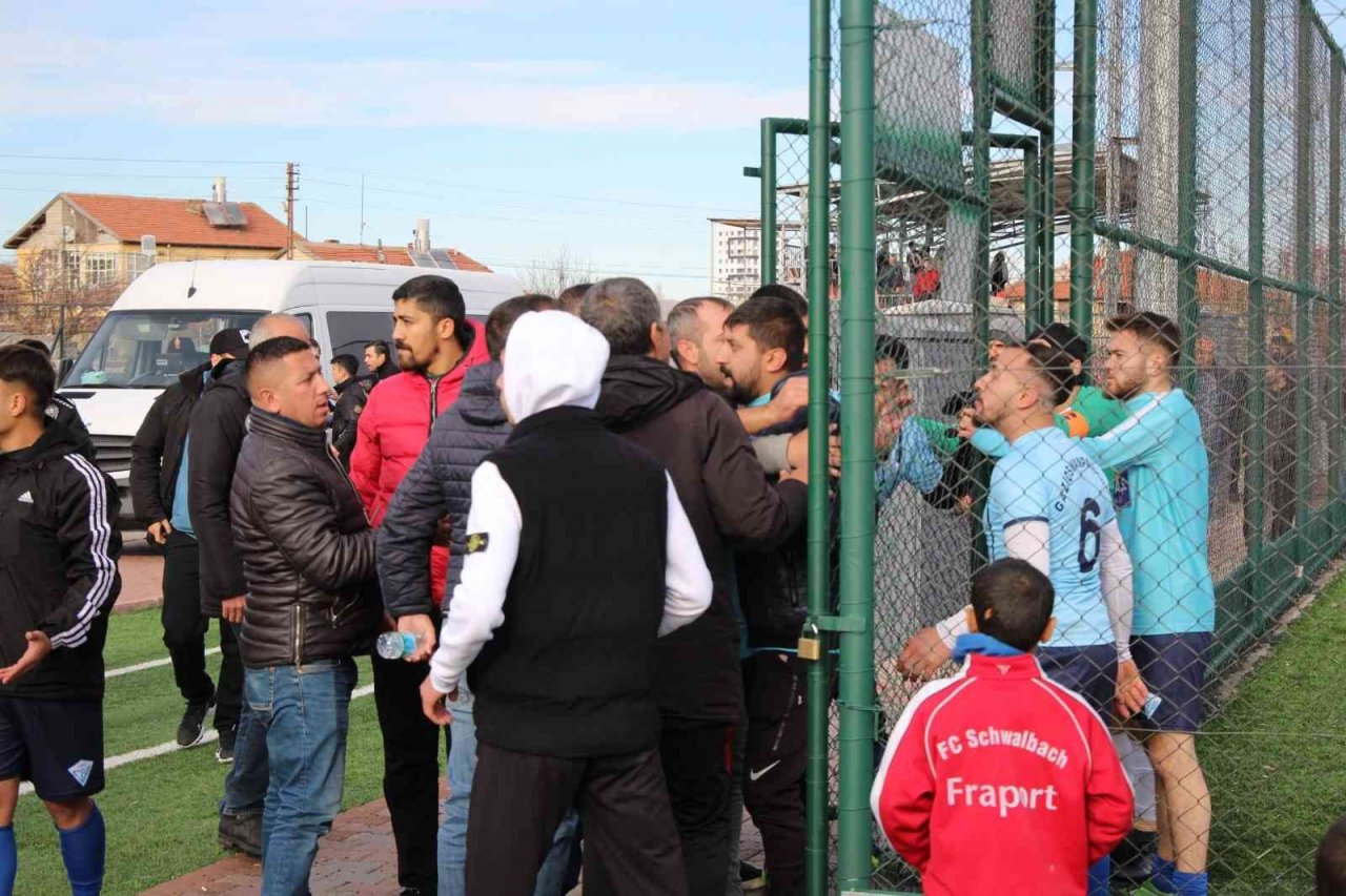 Saha içerisindeki gerginlik kavgaya dönüştü