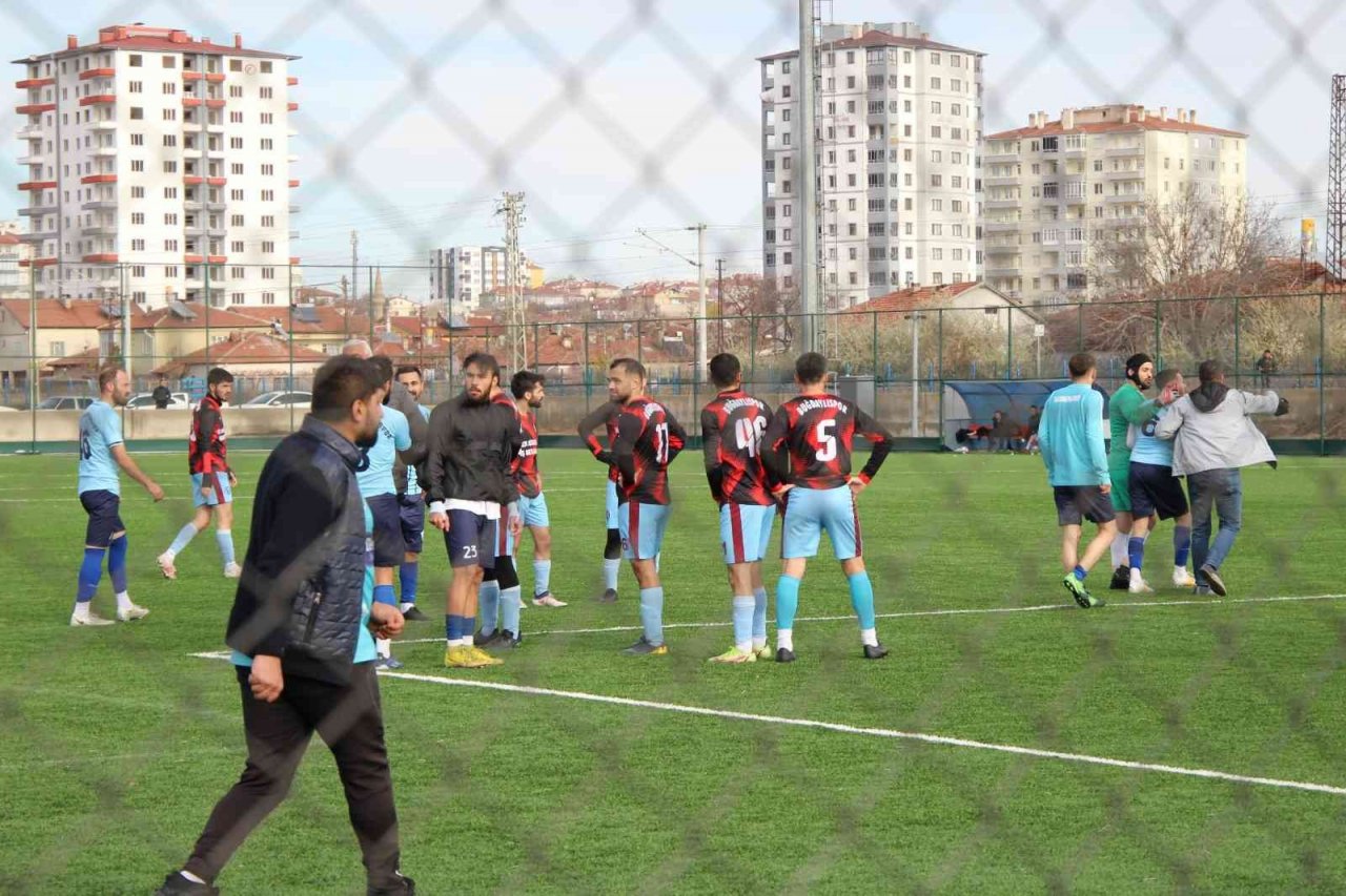 Saha içerisindeki gerginlik kavgaya dönüştü