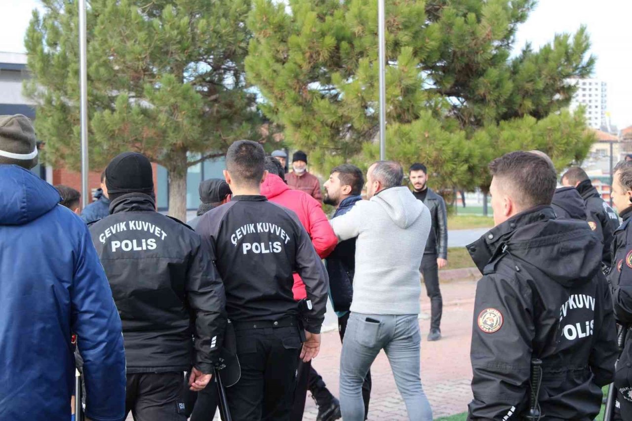 Saha içerisindeki gerginlik kavgaya dönüştü