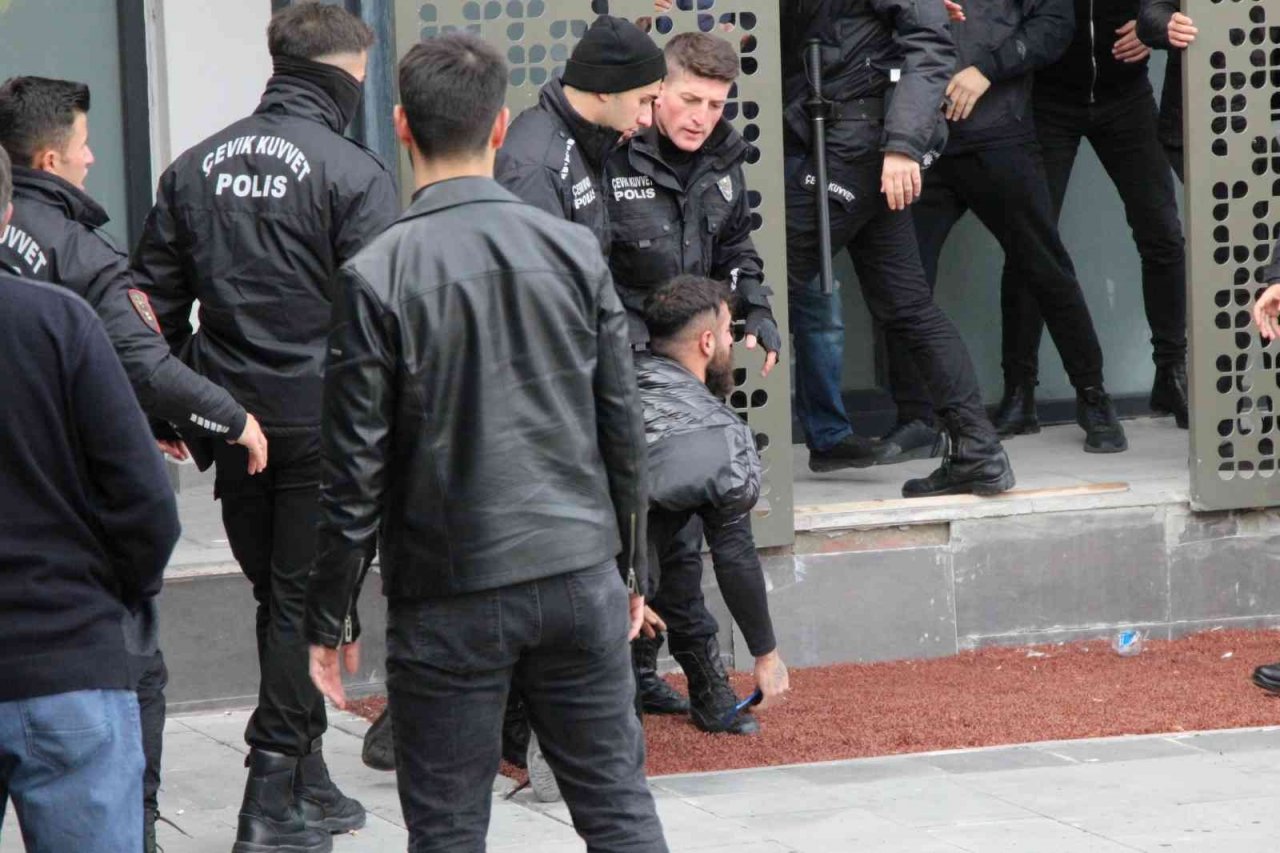 Saha içerisindeki gerginlik kavgaya dönüştü