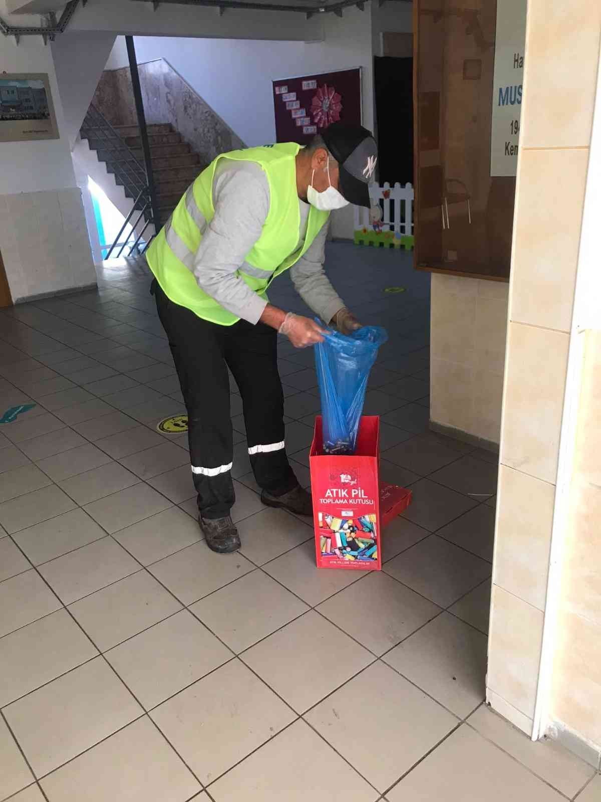 Kemer’de atık piller geri dönüşüme kazandırılıyor