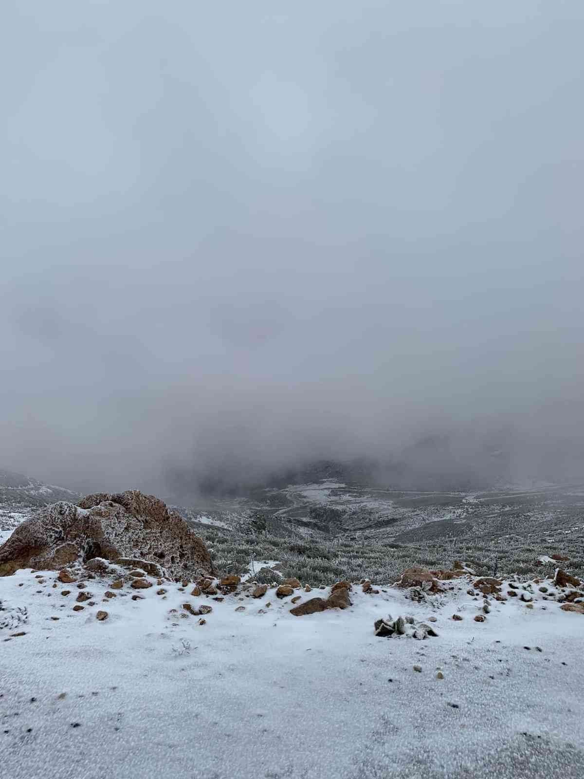 2300 rakımlı Yellibel yaylasına kar yağdı