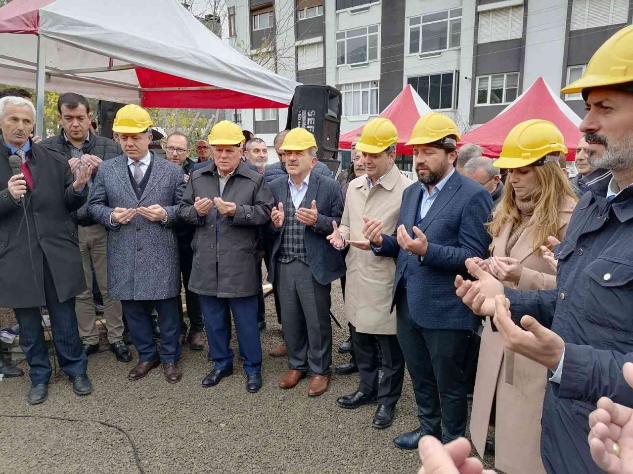 Soma’da yarı olimpik yüzme havuzunun temeli atıldı