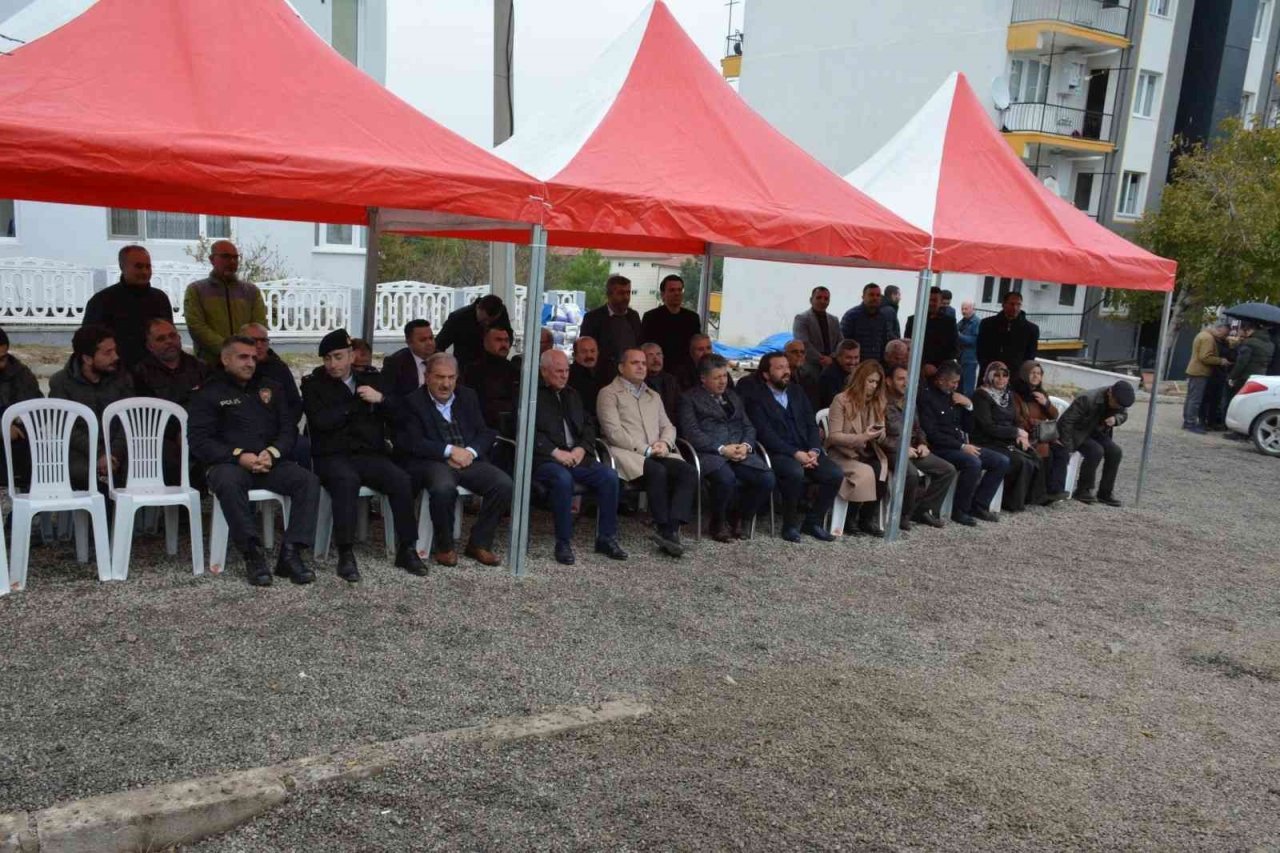 Soma’da yarı olimpik yüzme havuzunun temeli atıldı