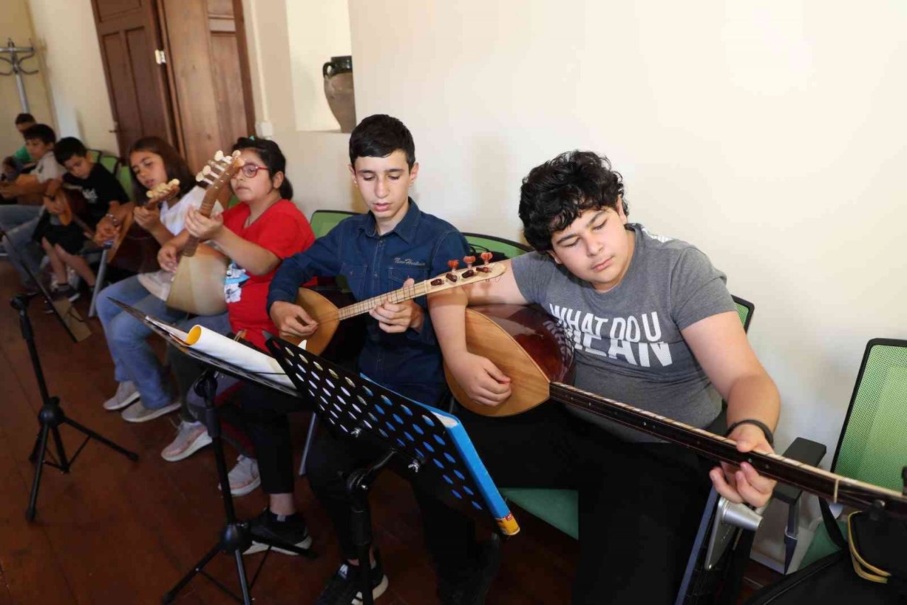 Talas’tan çocuklara özel bağlama kursu