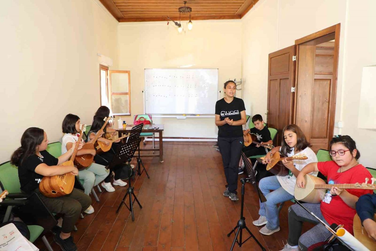 Talas’tan çocuklara özel bağlama kursu