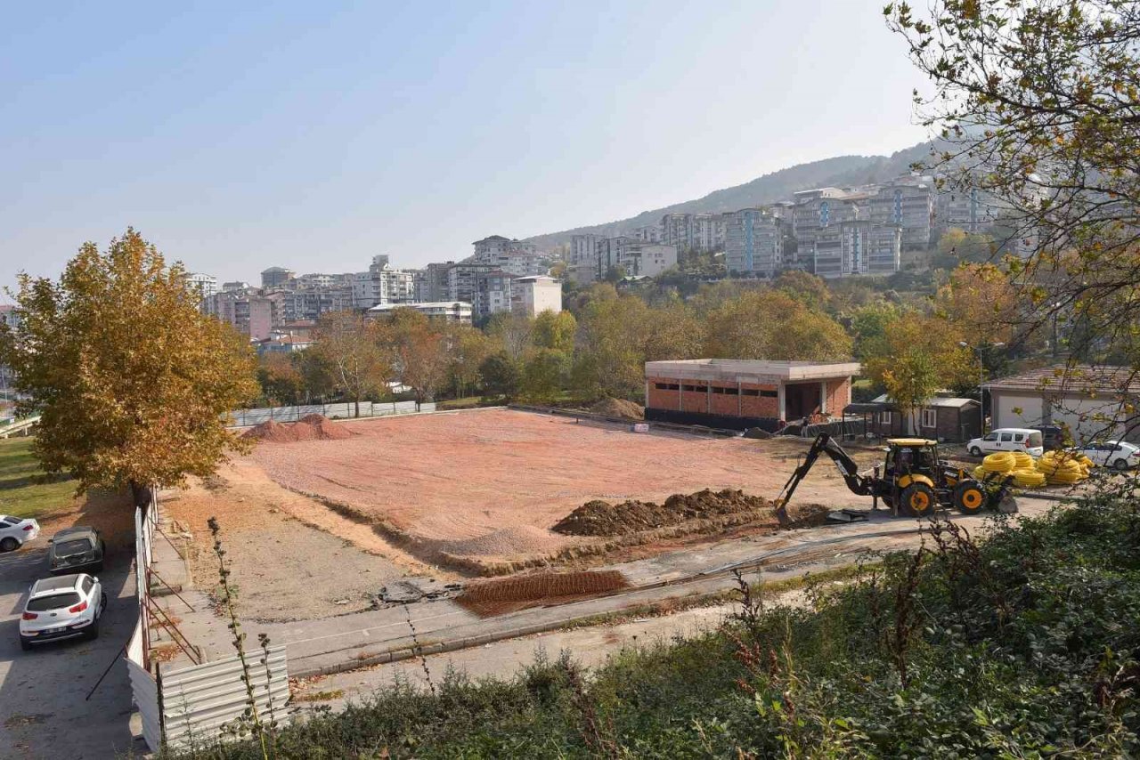 Yıldırım Belediyesi’nden iki halı saha daha