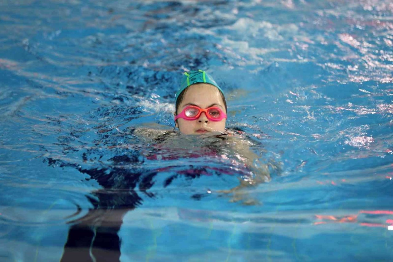 Yenimahalle’nin engelsiz kulaçları şov yaptı