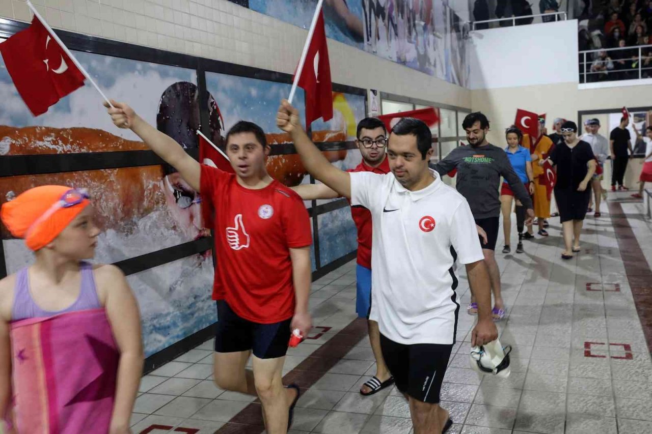 Yenimahalle’nin engelsiz kulaçları şov yaptı