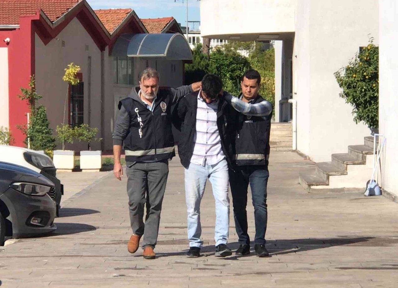 Eşine şiddet uygulayan koca, yoldan geçen 2 kişiden birini öldürdü diğerini yaraladı