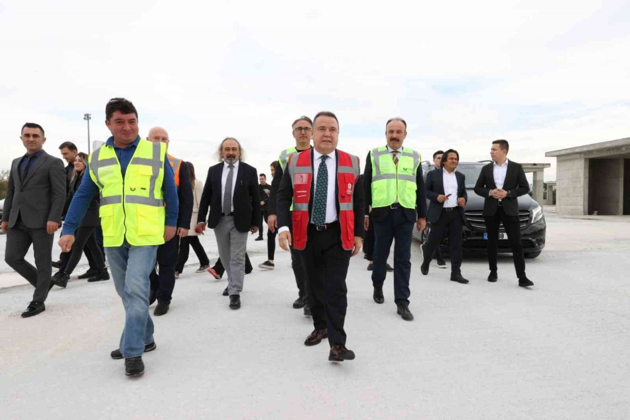 Akdeniz Üniversitesi Katlı Otopark’ın kaba inşaatı yıl sonuna tamamlanacak