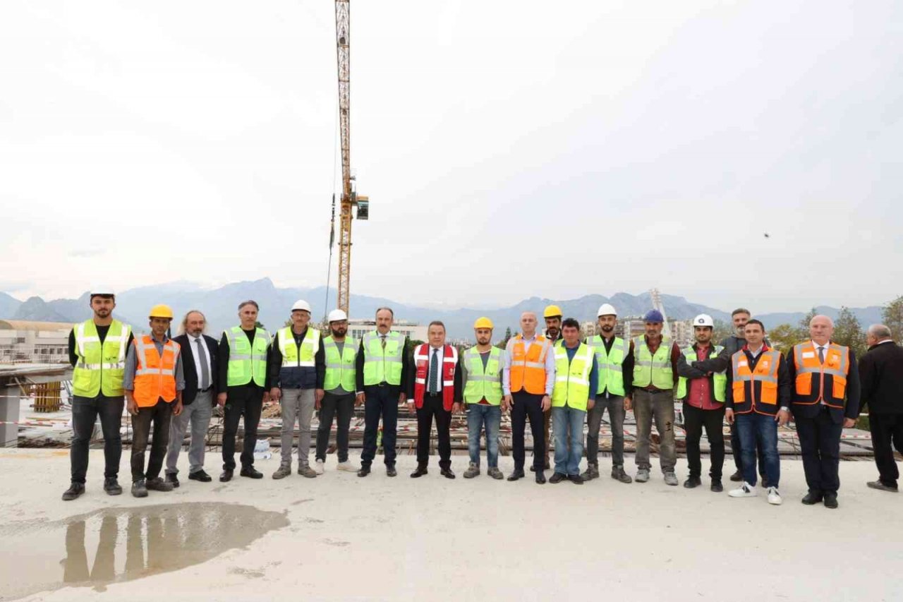 Akdeniz Üniversitesi Katlı Otopark’ın kaba inşaatı yıl sonuna tamamlanacak