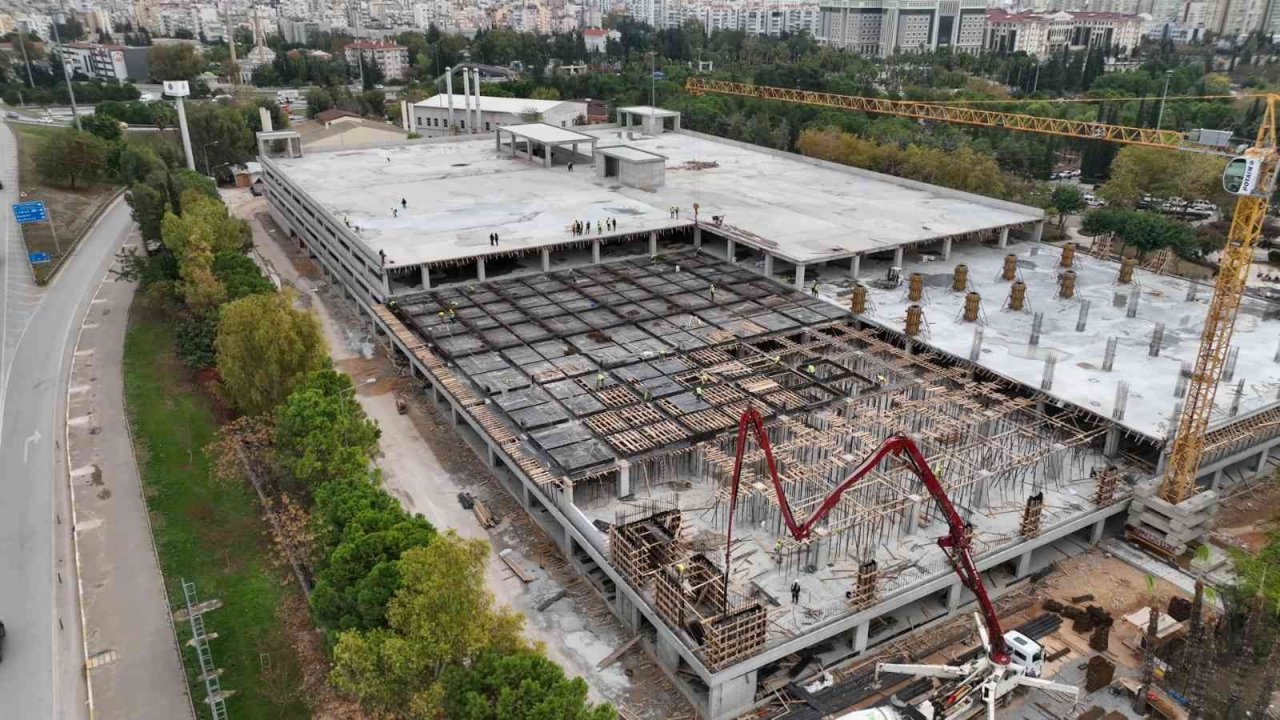 Akdeniz Üniversitesi Katlı Otopark’ın kaba inşaatı yıl sonuna tamamlanacak