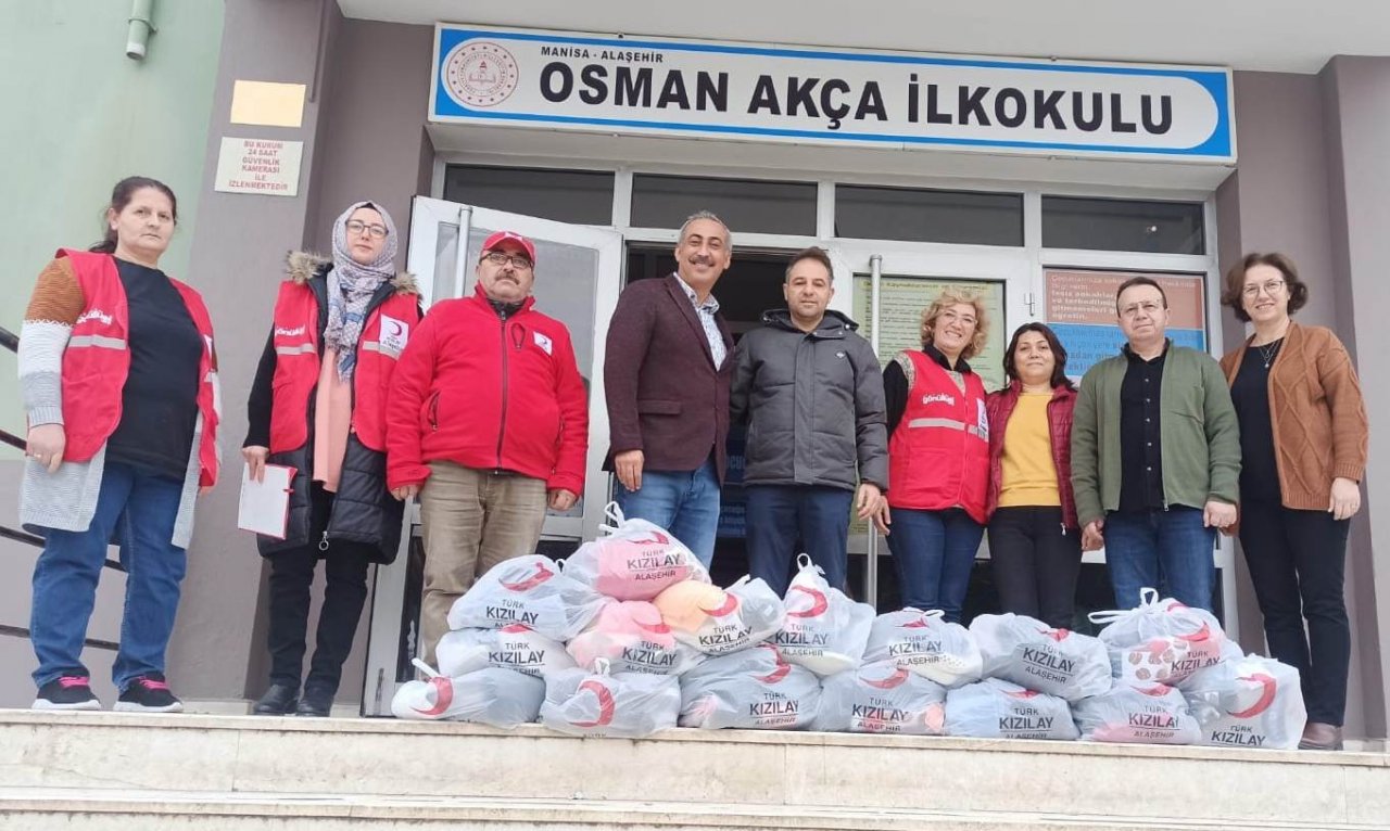 Kızılay’dan öğrencilere giyecek yardımı