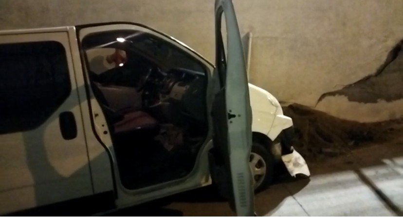 Bahçelievler’de marketin deposunu soymaya çalışan hırsızları polis ekipleri suçüstü yakaladı