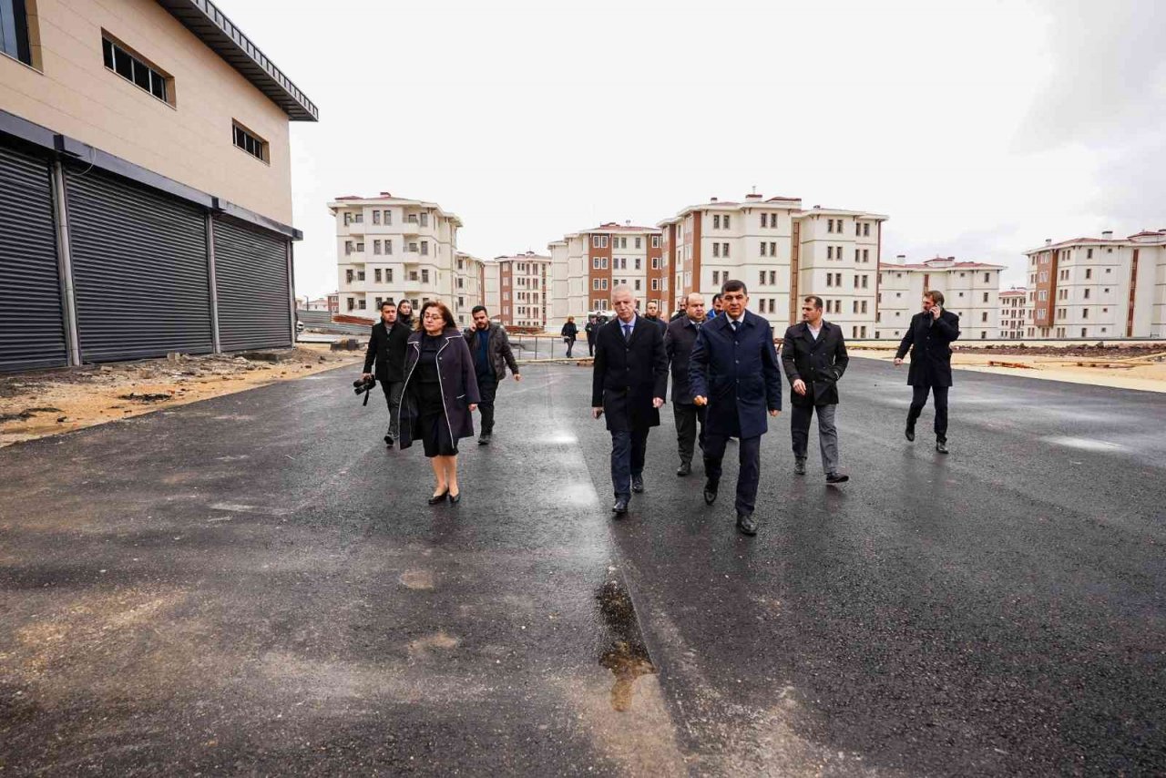 Gül ile Şahin, Şehitkamil’deki projeleri yerinde inceledi