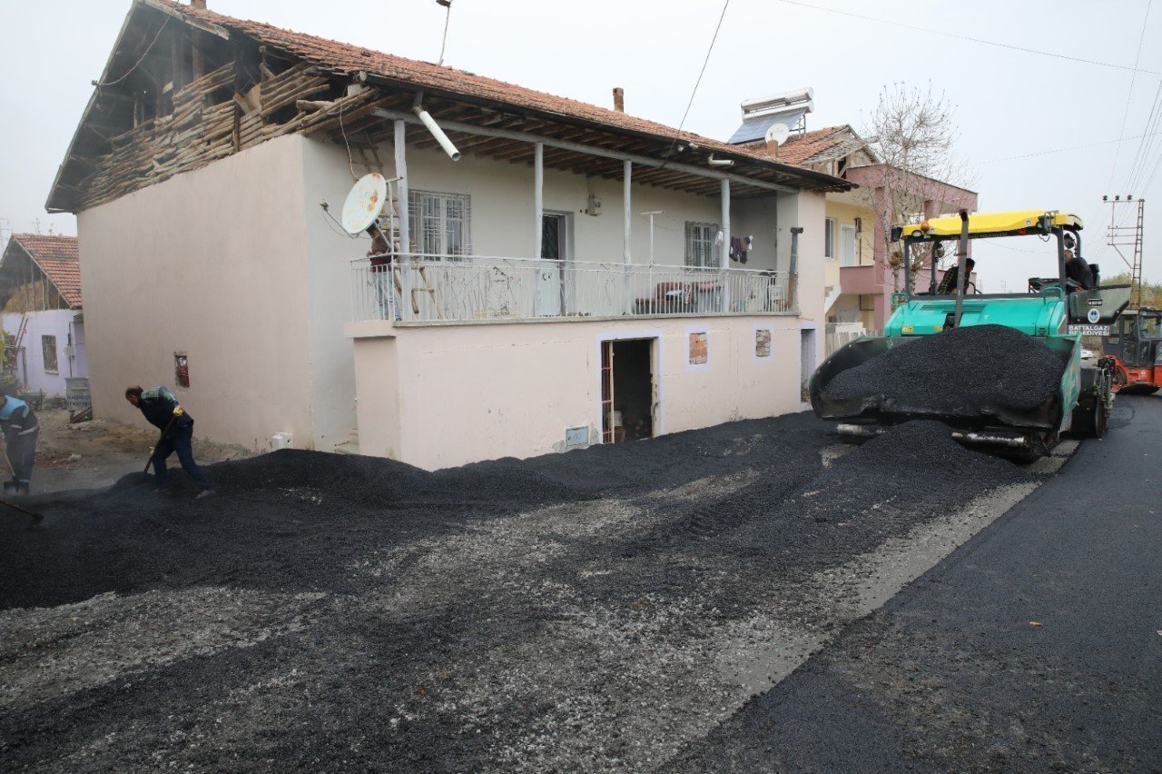 Battalgazi’de Dere sokağı sıcak asfalta kavuştu