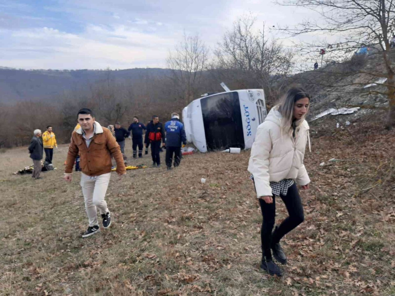 Bilecik’te yolcu midibüsü şarampole devrildi: 7 yaralı