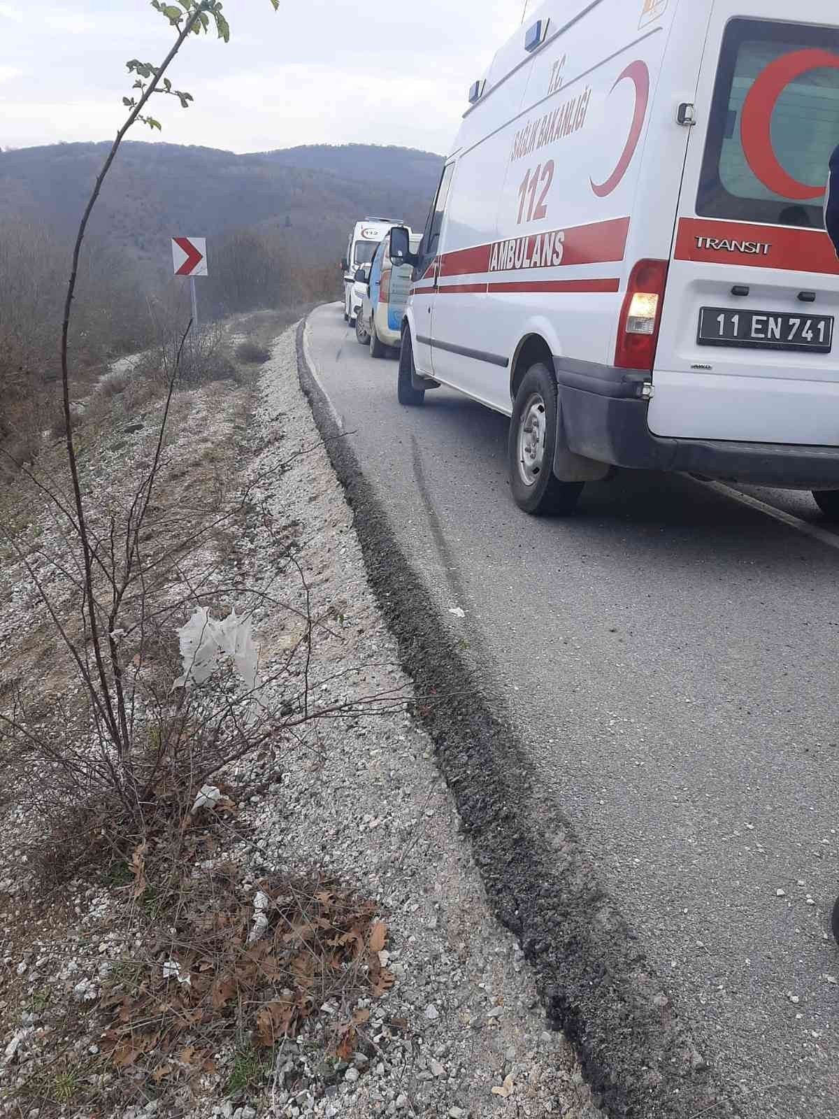 Bilecik’te yolcu midibüsü şarampole devrildi: 7 yaralı