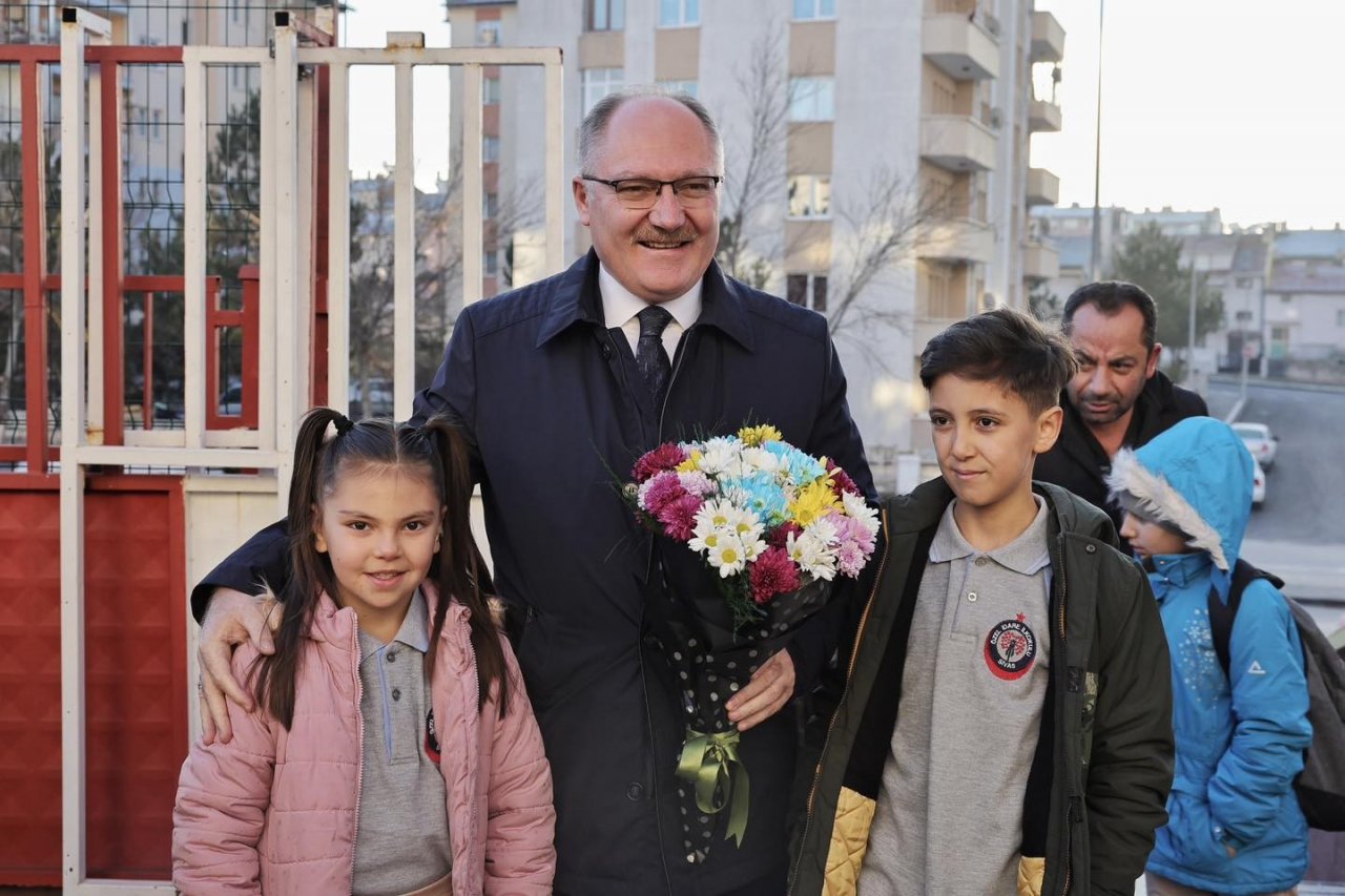 Bilgin’den öğrencilere en güzel hediye