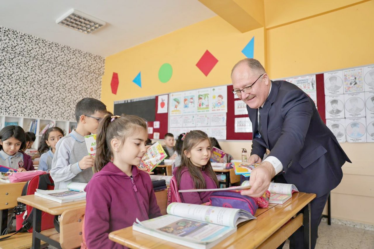 Bilgin’den öğrencilere en güzel hediye