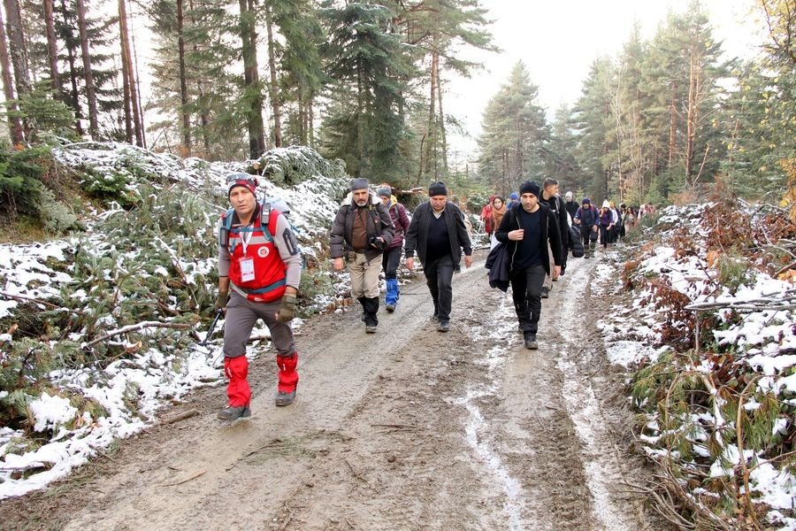 Karla kaplı yaylalarda doğa yürüyüşü